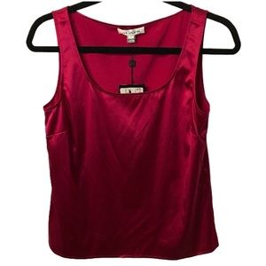 ST.JOHN EVENING BERRY SILK CAMISOLE. SIZE P 95% SILK 5% SPANDEX
